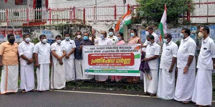 പത്തനംതിട്ട ബ്ലോക്ക് കോണ്ഗ്രസ് കമ്മിറ്റിയുടെ ആഭിമുഖ്യത്തില് പ്രതിഷേധ ധര്ണ്ണ നടത്തി പത്തനംതിട്ട ബ്ലോക്ക് കോണ്ഗ്രസ് കമ്മിറ്റിയുടെ ആഭിമുഖ്യത്തില് പ്രതിഷേധ ധര്ണ്ണ നടത്തി