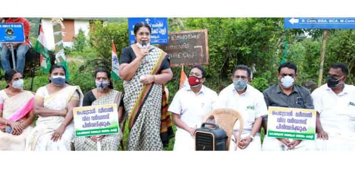 പെട്രോളിയം വിലവർദ്ധനവിനെതിരെ കോൺഗ്രസ്സ് നടത്തിയ പ്രതിഷേധ സദസ്സുകൾ സമാപിച്ചു പെട്രോളിയം വിലവർദ്ധനവിനെതിരെ കോൺഗ്രസ്സ് നടത്തിയ പ്രതിഷേധ സദസ്സുകൾ സമാപിച്ചു