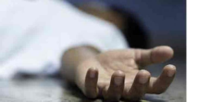 ചെന്നൈ – ഇ റോഡില് കെട്ടിടത്തിന്റെ ചുവരിടിഞ്ഞ് വീണ് മൂന്ന് പേര് മരിച്ചു ചെന്നൈ – ഇ റോഡില് കെട്ടിടത്തിന്റെ ചുവരിടിഞ്ഞ് വീണ് മൂന്ന് പേര് മരിച്ചു