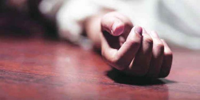 തൂങ്ങിമരണം അഭിനയിച്ച ആറാം ക്ലാസ് വിദ്യാര്ഥിനി കുരുക്കു മുറുകി മരിച്ചു തൂങ്ങിമരണം അഭിനയിച്ച ആറാം ക്ലാസ് വിദ്യാര്ഥിനി കുരുക്കു മുറുകി മരിച്ചു