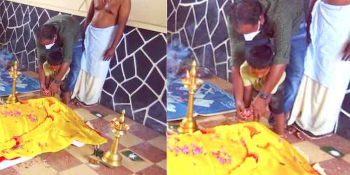 ചികിത്സാ പിഴവുമൂലം മരിച്ച പത്തനംതിട്ട കാനറാ ബാങ്ക് ഉദ്യോഗസ്ഥ വിദ്യയ്ക്ക് നാടിന്റെ അന്ത്യാഞ്ജലി ചികിത്സാ പിഴവുമൂലം മരിച്ച പത്തനംതിട്ട കാനറാ ബാങ്ക് ഉദ്യോഗസ്ഥ വിദ്യയ്ക്ക് നാടിന്റെ അന്ത്യാഞ്ജലി