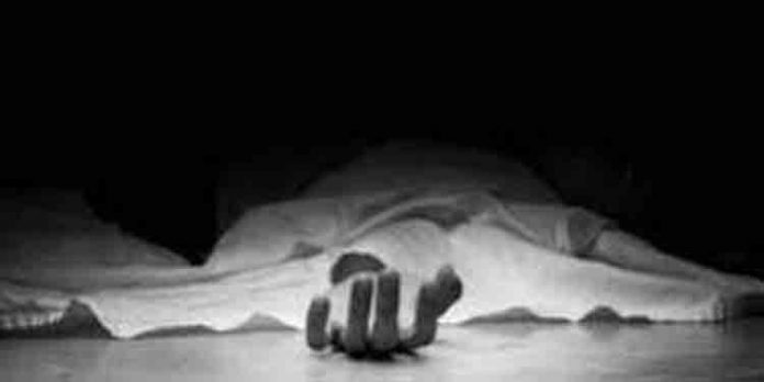 ഗുണ്ടാ നേതാവിനെ കൊന്നു ചാലില് ചവിട്ടി താഴ്ത്തിയ നിലയില് ഗുണ്ടാ നേതാവിനെ കൊന്നു ചാലില് ചവിട്ടി താഴ്ത്തിയ നിലയില്