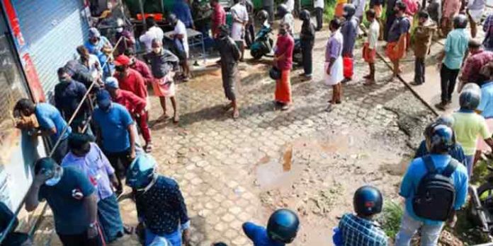 മദ്യം ബെവ്കോയുടെ കുത്തക – നിരോധിത ഉൽപ്പന്നം പോലെ വിൽപ്പന ; രൂക്ഷ വിമർശനവുമായി ഹൈക്കോടതി മദ്യം ബെവ്കോയുടെ കുത്തക – നിരോധിത ഉൽപ്പന്നം പോലെ വിൽപ്പന ; രൂക്ഷ വിമർശനവുമായി ഹൈക്കോടതി