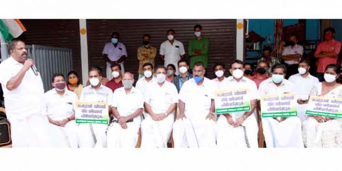 പെട്രോളിയം ഉൽപ്പന്നങ്ങളുടെ വില വർദ്ധനവിൽ പ്രതിഷേധിച്ച് മൈലപ്രയില് പ്രതിഷേധ സദസ്സ് നടത്തി പെട്രോളിയം ഉൽപ്പന്നങ്ങളുടെ വില വർദ്ധനവിൽ പ്രതിഷേധിച്ച് മൈലപ്രയില് പ്രതിഷേധ സദസ്സ് നടത്തി