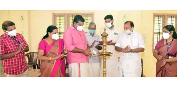 അതിജീവനം നമ്മുടെ ബാധ്യതയായി ഏറ്റെടുക്കണം ; കെ.യു. ജനീഷ് കുമാര് എം.എല്.എ. അതിജീവനം നമ്മുടെ ബാധ്യതയായി ഏറ്റെടുക്കണം ; കെ.യു. ജനീഷ് കുമാര് എം.എല്.എ.