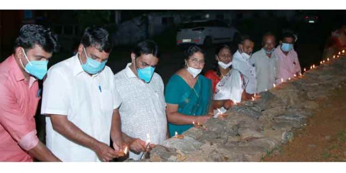 ടോക്കിയോ ഒളിമ്പിക്സിനെ വരവേറ്റുകൊണ്ട് മൺചിരാതിൽ ദീപം തെളിച്ചു ടോക്കിയോ ഒളിമ്പിക്സിനെ വരവേറ്റുകൊണ്ട് മൺചിരാതിൽ ദീപം തെളിച്ചു
