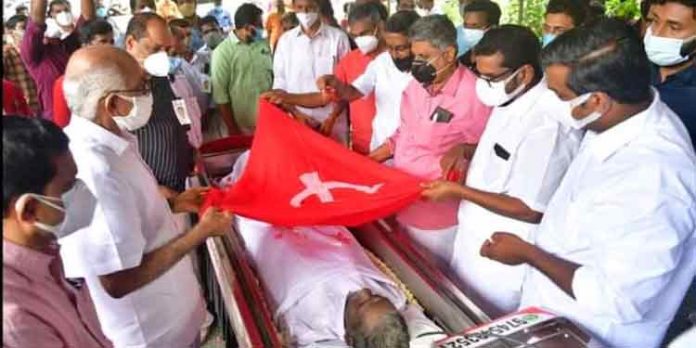 നാടിന്റെ യാത്രാമൊഴി ഏറ്റുവാങ്ങി കോന്നിയൂർ പി.കെ ഓര്മ്മയായി നാടിന്റെ യാത്രാമൊഴി ഏറ്റുവാങ്ങി കോന്നിയൂർ പി.കെ ഓര്മ്മയായി