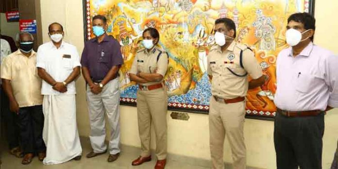 വിരമിച്ച പോലീസ് ഉദ്യോഗസ്ഥര്ക്ക് തിരിച്ചറിയല് കാര്ഡുകള് വിതരണം ചെയ്തു വിരമിച്ച പോലീസ് ഉദ്യോഗസ്ഥര്ക്ക് തിരിച്ചറിയല് കാര്ഡുകള് വിതരണം ചെയ്തു