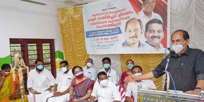 മാസത്തില് രണ്ട് തവണ ഊരുകളില് റേഷന് നേരിട്ട് എത്തിക്കും : അഡ്വ. പ്രമോദ് നാരായണ് എംഎല്എ മാസത്തില് രണ്ട് തവണ ഊരുകളില് റേഷന് നേരിട്ട് എത്തിക്കും : അഡ്വ. പ്രമോദ് നാരായണ് എംഎല്എ