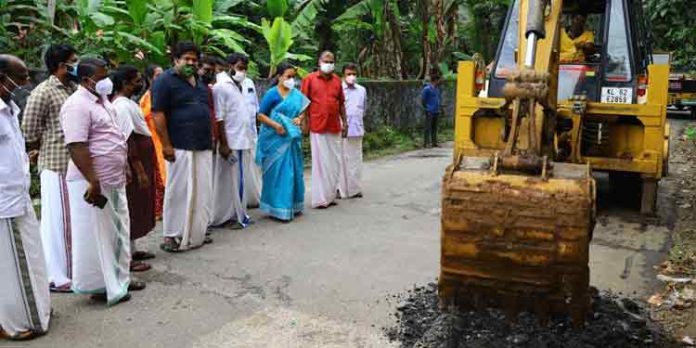 മുട്ടുമണ് – ചെറുകോല്പ്പുഴ റോഡിന്റെ നിര്മാണം വിലയിരുത്തി മന്ത്രി വീണാ ജോര്ജ് മുട്ടുമണ് – ചെറുകോല്പ്പുഴ റോഡിന്റെ നിര്മാണം വിലയിരുത്തി മന്ത്രി വീണാ ജോര്ജ്