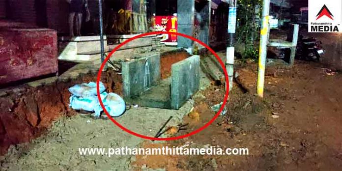 പുനലൂര് – മൂവാറ്റുപുഴ ഹൈവേയില് കുമ്പഴയിലെ നിര്മ്മാണം നിലച്ചു ; പൊതുമരാമത്ത് വകുപ്പില് ആരോഗ്യമന്ത്രി കൈകടത്തിയെന്ന് ആരോപണം പുനലൂര് – മൂവാറ്റുപുഴ ഹൈവേയില് കുമ്പഴയിലെ നിര്മ്മാണം നിലച്ചു ; പൊതുമരാമത്ത് വകുപ്പില് ആരോഗ്യമന്ത്രി കൈകടത്തിയെന്ന് ആരോപണം