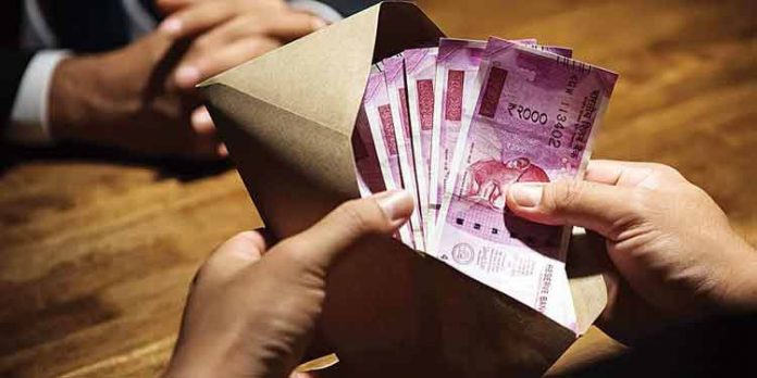 ഇത്തവണ ഓണമാഘോഷിക്കാന് രണ്ട് ശമ്പളമില്ല ; ബോണസും ഉറപ്പില്ല ഇത്തവണ ഓണമാഘോഷിക്കാന് രണ്ട് ശമ്പളമില്ല ; ബോണസും ഉറപ്പില്ല
