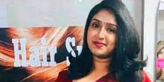 വ്യാജവക്കീല് കീഴടങ്ങാന് കോടതിയിലെത്തി ; ജാമ്യമില്ലാ വകുപ്പുകളുണ്ടെന്നറിഞ്ഞ് മുങ്ങി വ്യാജവക്കീല് കീഴടങ്ങാന് കോടതിയിലെത്തി ; ജാമ്യമില്ലാ വകുപ്പുകളുണ്ടെന്നറിഞ്ഞ് മുങ്ങി