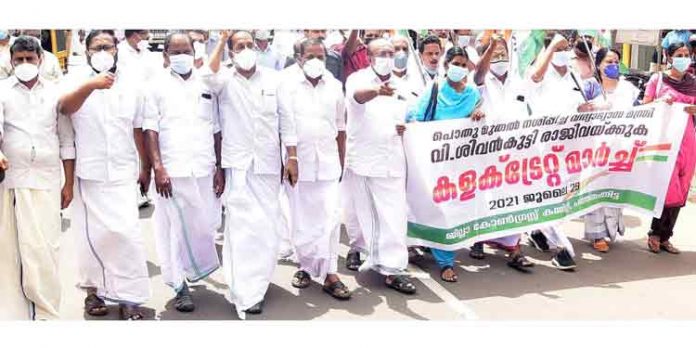 മന്ത്രി ശിവന്കുട്ടി തുടരുന്നത് ജനാധിപത്യത്തോടുള്ള വെല്ലുവിളി : അഡ്വ. കെ.ശിവദാസന് നായര് മന്ത്രി ശിവന്കുട്ടി തുടരുന്നത് ജനാധിപത്യത്തോടുള്ള വെല്ലുവിളി : അഡ്വ. കെ.ശിവദാസന് നായര്