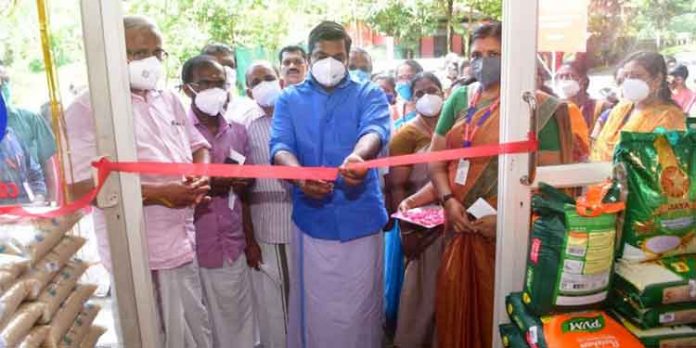കൈപ്പട്ടൂര് ത്രിവേണി സൂപ്പര്മാര്ക്കറ്റ് ഉദ്ഘാടനം ചെയ്തു കൈപ്പട്ടൂര് ത്രിവേണി സൂപ്പര്മാര്ക്കറ്റ് ഉദ്ഘാടനം ചെയ്തു