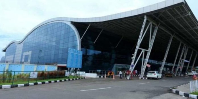 സാങ്കേതിക തകരാർ ; തിരുവനന്തപുരം വിമാനത്താളത്തിൽ എയർ ഇന്ത്യ എക്സ്പ്രസ് വിമാനം അടിയന്തരമായി തിരിച്ചിറക്കി സാങ്കേതിക തകരാർ ; തിരുവനന്തപുരം വിമാനത്താളത്തിൽ എയർ ഇന്ത്യ എക്സ്പ്രസ് വിമാനം അടിയന്തരമായി തിരിച്ചിറക്കി