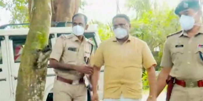 മുട്ടിൽ മരം മുറിക്കൽ ; പ്രതികളെ 14 ദിവസത്തേക്ക് റിമാൻഡ് ചെയ്തു മുട്ടിൽ മരം മുറിക്കൽ ; പ്രതികളെ 14 ദിവസത്തേക്ക് റിമാൻഡ് ചെയ്തു
