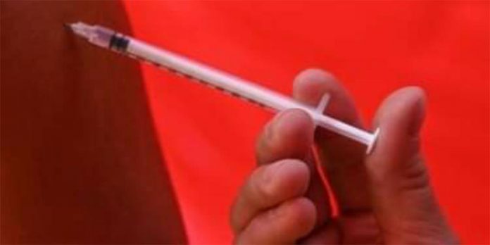 വാക്സിനേഷന് കേന്ദ്രത്തില് ഭരണ-പ്രതിപക്ഷ പഞ്ചായത്തംഗങ്ങള് തമ്മില് വാക്കേറ്റം, സംഘര്ഷം വാക്സിനേഷന് കേന്ദ്രത്തില് ഭരണ-പ്രതിപക്ഷ പഞ്ചായത്തംഗങ്ങള് തമ്മില് വാക്കേറ്റം, സംഘര്ഷം