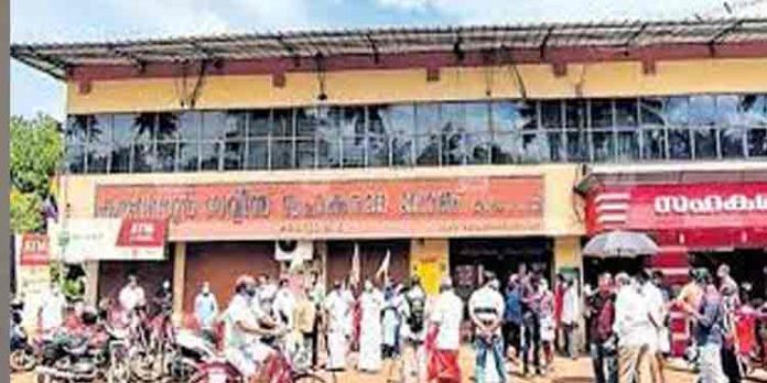 കരുവന്നൂര് തട്ടിപ്പിനെതിരെ സമരം ചെയ്ത പ്രവര്ത്തകനെ പാര്ട്ടിയില് നിന്ന് പുറത്താക്കി കരുവന്നൂര് തട്ടിപ്പിനെതിരെ സമരം ചെയ്ത പ്രവര്ത്തകനെ പാര്ട്ടിയില് നിന്ന് പുറത്താക്കി