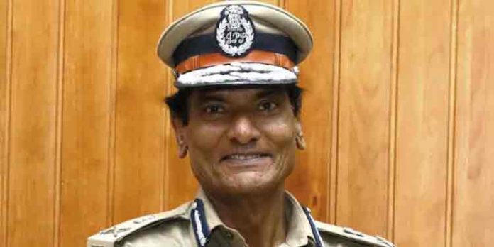 നിയന്ത്രണങ്ങള് ഏര്പ്പെടുത്തുമ്പോള് നിയമം നടപ്പാക്കേണ്ടത് മാന്യമായ രീതിയില് വേണം ; സംസ്ഥാന പോലീസ് മേധാവി നിയന്ത്രണങ്ങള് ഏര്പ്പെടുത്തുമ്പോള് നിയമം നടപ്പാക്കേണ്ടത് മാന്യമായ രീതിയില് വേണം ; സംസ്ഥാന പോലീസ് മേധാവി