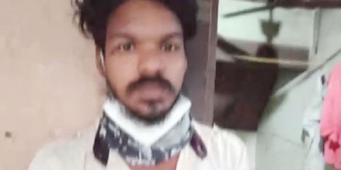 ഹെല്മറ്റ് കൊണ്ട് തലക്കടിച്ച് പരിക്കേല്പ്പിച്ച് കവര്ച്ച ഹെല്മറ്റ് കൊണ്ട് തലക്കടിച്ച് പരിക്കേല്പ്പിച്ച് കവര്ച്ച