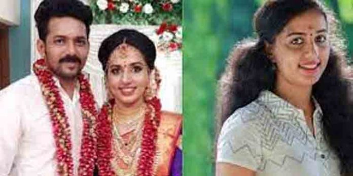 വിസ്മയയുടെ മരണം : ഭര്ത്താവ് കിരണ് കുമാറിനെ സര്ക്കാര് സര്വീസില് നിന്നും പിരിച്ചുവിട്ടു വിസ്മയയുടെ മരണം : ഭര്ത്താവ് കിരണ് കുമാറിനെ സര്ക്കാര് സര്വീസില് നിന്നും പിരിച്ചുവിട്ടു