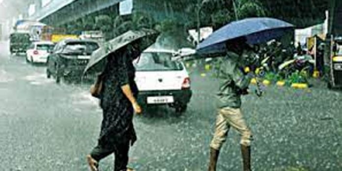 സംസ്ഥാനത്ത് വീണ്ടും മഴ ശക്തമാകുന്നു ; എട്ട് ജില്ലകളില് ജാഗ്രതാ നിര്ദേശം സംസ്ഥാനത്ത് വീണ്ടും മഴ ശക്തമാകുന്നു ; എട്ട് ജില്ലകളില് ജാഗ്രതാ നിര്ദേശം