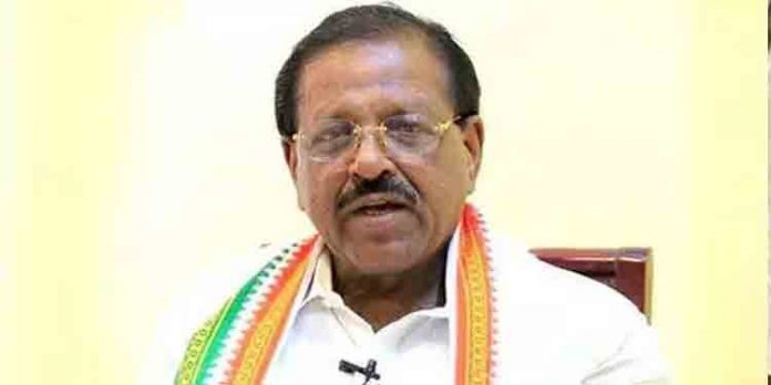രാജ്മോഹന് ഉണ്ണിത്താന് എംപിയെ ട്രെയിനില് കയ്യേറ്റം ചെയ്യാന് ശ്രമിച്ചുവെന്ന പരാതിയില് ഒരാള് അറസ്റ്റില് രാജ്മോഹന് ഉണ്ണിത്താന് എംപിയെ ട്രെയിനില് കയ്യേറ്റം ചെയ്യാന് ശ്രമിച്ചുവെന്ന പരാതിയില് ഒരാള് അറസ്റ്റില്