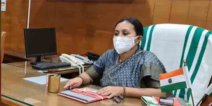 സംസ്ഥാനത്ത് വാക്സിന് ക്ഷാമം രൂക്ഷം ; വീണാ ജോര്ജിന്റെ നേതൃത്വത്തില് അടിയന്തര യോഗം ചേര്ന്നു സംസ്ഥാനത്ത് വാക്സിന് ക്ഷാമം രൂക്ഷം ; വീണാ ജോര്ജിന്റെ നേതൃത്വത്തില് അടിയന്തര യോഗം ചേര്ന്നു