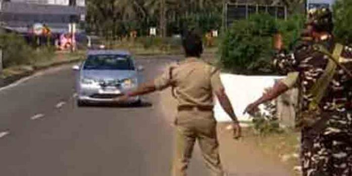 കര്ണാടകയ്ക്ക് പിന്നാലെ തമിഴ്നാടും കേരളത്തില് നിന്നുള്ളവര്ക്ക് നിയന്ത്രണം ഏര്പ്പെടുത്തി കര്ണാടകയ്ക്ക് പിന്നാലെ തമിഴ്നാടും കേരളത്തില് നിന്നുള്ളവര്ക്ക് നിയന്ത്രണം ഏര്പ്പെടുത്തി