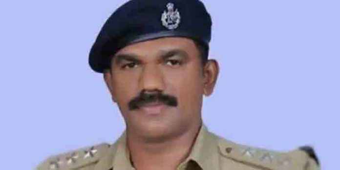 റിസോര്ട്ട് റെയ്ഡിന്റെ പേരില് കൈക്കൂലി ആവശ്യപ്പെട്ടെന്ന പരാതിയില് ഉന്നത പോലീസ് ഉദ്യോഗസ്ഥന് സസ്പെന്ഷന് റിസോര്ട്ട് റെയ്ഡിന്റെ പേരില് കൈക്കൂലി ആവശ്യപ്പെട്ടെന്ന പരാതിയില് ഉന്നത പോലീസ് ഉദ്യോഗസ്ഥന് സസ്പെന്ഷന്
