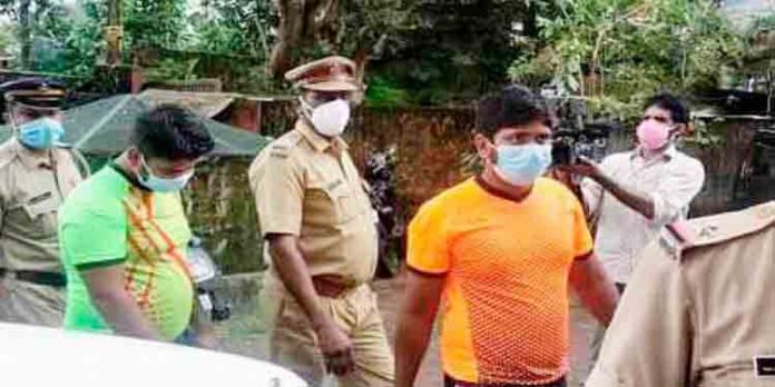 മാനസയെ വെടിവച്ചുകൊന്ന കേസില് തോക്ക് കൈമാറിയ പ്രതികളെ പൊലീസ് കസ്റ്റഡിയില് വിട്ടു മാനസയെ വെടിവച്ചുകൊന്ന കേസില് തോക്ക് കൈമാറിയ പ്രതികളെ പൊലീസ് കസ്റ്റഡിയില് വിട്ടു
