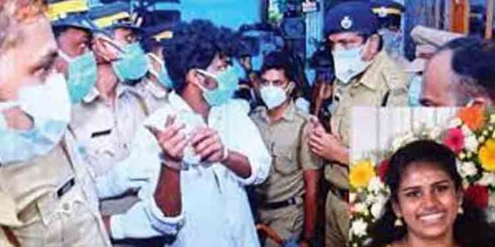 ദൃശ്യ കൊലക്കേസില് പോലീസ് കുറ്റപത്രം സമര്പ്പിച്ചു ദൃശ്യ കൊലക്കേസില് പോലീസ് കുറ്റപത്രം സമര്പ്പിച്ചു