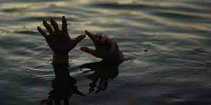 പുഴയില് കുളിക്കാനിറങ്ങിയ അമ്മയും മകനും ഒഴുക്കില്പ്പെട്ട് മരിച്ചു പുഴയില് കുളിക്കാനിറങ്ങിയ അമ്മയും മകനും ഒഴുക്കില്പ്പെട്ട് മരിച്ചു