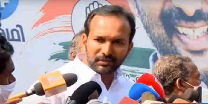 സര്ക്കാര് ആശുപത്രികളില് കോവിഡാനന്തര ചികിത്സയ്ക്ക് പണം നല്കണമെന്ന സര്ക്കാരിന്റെ തീരുമാനം മനുഷ്യത്വരഹിതം : പി.സി വിഷ്ണുനാഥ് സര്ക്കാര് ആശുപത്രികളില് കോവിഡാനന്തര ചികിത്സയ്ക്ക് പണം നല്കണമെന്ന സര്ക്കാരിന്റെ തീരുമാനം മനുഷ്യത്വരഹിതം : പി.സി വിഷ്ണുനാഥ്