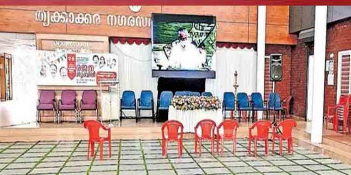 മുഖ്യമന്ത്രിയുടെ ഓണ്ലൈന് പ്രസംഗം കേള്ക്കാന് ആളില്ല ; വിവാദം മുഖ്യമന്ത്രിയുടെ ഓണ്ലൈന് പ്രസംഗം കേള്ക്കാന് ആളില്ല ; വിവാദം