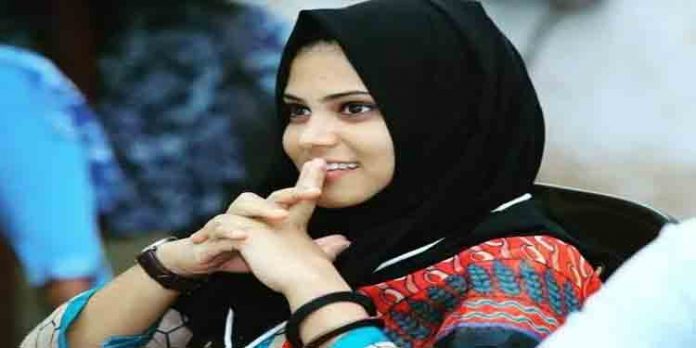 ഫാത്തിമ തഹ്ലിയക്കെതിരേ അധിക്ഷേപ കമന്റുകളുമായി ലീഗ് പ്രവര്ത്തകര് ഫാത്തിമ തഹ്ലിയക്കെതിരേ അധിക്ഷേപ കമന്റുകളുമായി ലീഗ് പ്രവര്ത്തകര്