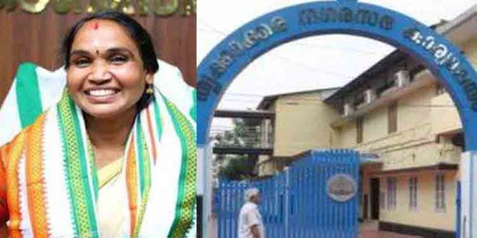 ഓണക്കോടിയോടൊപ്പം പതിനായിരം രൂപ ; തൃക്കാക്കര നഗരസഭയിലെ സംഭവം അന്വേഷണം ആവശ്യപ്പെട്ട് കൗണ്സിലര്മാര് ഓണക്കോടിയോടൊപ്പം പതിനായിരം രൂപ ; തൃക്കാക്കര നഗരസഭയിലെ സംഭവം അന്വേഷണം ആവശ്യപ്പെട്ട് കൗണ്സിലര്മാര്