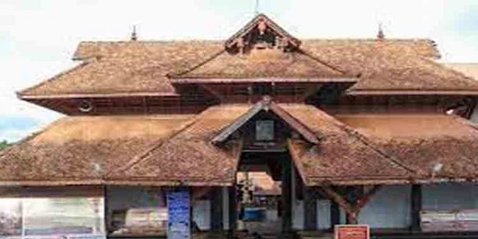 ഇങ്ങനെയാണ് ഇവിടത്തെ പതിവെന്ന് ഉദ്യോഗസ്ഥര് പറഞ്ഞു : ഏറ്റുമാനൂര് ക്ഷേത്രത്തിലെ മുത്തുകള് നഷ്ടപ്പെട്ട സംഭവം മുന്മേല്ശാന്തിയുടെ മൊഴിയെടുത്തു ഇങ്ങനെയാണ് ഇവിടത്തെ പതിവെന്ന് ഉദ്യോഗസ്ഥര് പറഞ്ഞു : ഏറ്റുമാനൂര് ക്ഷേത്രത്തിലെ മുത്തുകള് നഷ്ടപ്പെട്ട സംഭവം മുന്മേല്ശാന്തിയുടെ മൊഴിയെടുത്തു