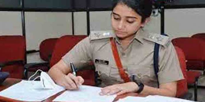 കൊച്ചി നഗരത്തില് പെറ്റി കേസുകളുടെ എണ്ണം കൂട്ടാന് ഡിസിപി നിര്ദേശം നല്കി : സംഭവം വിവാദത്തില് കൊച്ചി നഗരത്തില് പെറ്റി കേസുകളുടെ എണ്ണം കൂട്ടാന് ഡിസിപി നിര്ദേശം നല്കി : സംഭവം വിവാദത്തില്