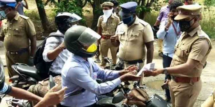 ട്രാഫിക് നിയമലംഘനം നടന്നാല് 15 ദിവസത്തിനകം നോട്ടീസ് നല്കണം : കേന്ദ്ര ഉപരിതല ഗതാഗത മന്ത്രാലയം ട്രാഫിക് നിയമലംഘനം നടന്നാല് 15 ദിവസത്തിനകം നോട്ടീസ് നല്കണം : കേന്ദ്ര ഉപരിതല ഗതാഗത മന്ത്രാലയം