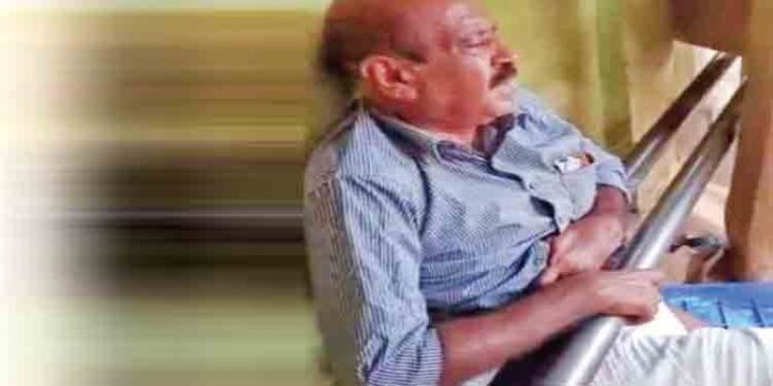 ബസ്സ്റ്റോപ്പിലെ ഇരിപ്പിടത്തിലെ കമ്ബികള്ക്കിടയില് കുടുങ്ങിയയാളെ അഗ്നിരക്ഷ സേന രക്ഷപ്പെടുത്തി ബസ്സ്റ്റോപ്പിലെ ഇരിപ്പിടത്തിലെ കമ്ബികള്ക്കിടയില് കുടുങ്ങിയയാളെ അഗ്നിരക്ഷ സേന രക്ഷപ്പെടുത്തി