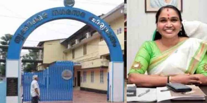 തൃക്കാക്കരയിലെ ഓണസമ്മാന വിവാദത്തില് കൂടുതല് തെളിവുകള് പുറത്തുവിട്ട് പ്രതിപക്ഷം തൃക്കാക്കരയിലെ ഓണസമ്മാന വിവാദത്തില് കൂടുതല് തെളിവുകള് പുറത്തുവിട്ട് പ്രതിപക്ഷം
