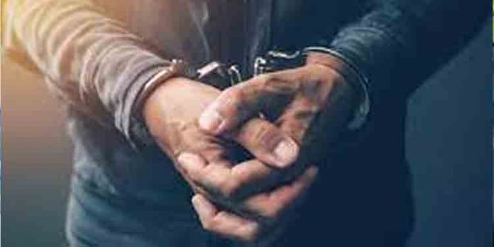 വിമാനത്താവളത്തില് ജോലി വാഗ്ദാനം ചെയ്ത് പണം തട്ടിയ കേസില് മുഖ്യപ്രതി പിടിയില് വിമാനത്താവളത്തില് ജോലി വാഗ്ദാനം ചെയ്ത് പണം തട്ടിയ കേസില് മുഖ്യപ്രതി പിടിയില്