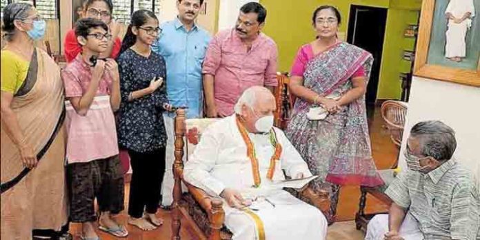 നീലലോഹിത ദാസിനു ജന്മദിനാശംസയുമായി ഗവര്ണര് ആരിഫ് മുഹമ്മദ് ഖാന് നീലലോഹിത ദാസിനു ജന്മദിനാശംസയുമായി ഗവര്ണര് ആരിഫ് മുഹമ്മദ് ഖാന്
