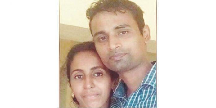 കുന്നംകുളത്ത് ദമ്പതികളെ വീടിനുള്ളില് മരിച്ച നിലയില് കണ്ടെത്തി കുന്നംകുളത്ത് ദമ്പതികളെ വീടിനുള്ളില് മരിച്ച നിലയില് കണ്ടെത്തി