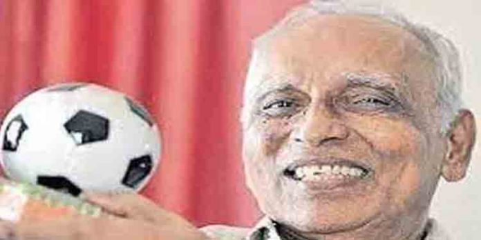 ആദ്യമായി സന്തോഷ് ട്രോഫി കിരീടം ഏറ്റുവാങ്ങിയ മലയാളി ഒളിംപ്യന് ഒ.ചന്ദ്രശേഖരന് അന്തരിച്ചു ആദ്യമായി സന്തോഷ് ട്രോഫി കിരീടം ഏറ്റുവാങ്ങിയ മലയാളി ഒളിംപ്യന് ഒ.ചന്ദ്രശേഖരന് അന്തരിച്ചു