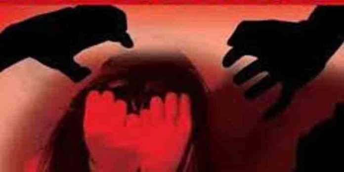 മൈസൂരു കൂട്ടബലാത്സംഗം : മലയാളി വിദ്യാര്ത്ഥികള് പോലീസ് കസ്റ്റഡിയിലായതായി സൂചന മൈസൂരു കൂട്ടബലാത്സംഗം : മലയാളി വിദ്യാര്ത്ഥികള് പോലീസ് കസ്റ്റഡിയിലായതായി സൂചന
