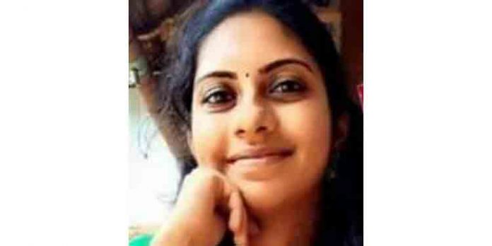 കുമ്പഴയിലെ യുവതിയുടെ ആത്മഹത്യ ; മരിച്ചത് പെരുനാട് പഞ്ചായത്ത് പ്രസിഡന്റിന്റെ മകനുമായി വിവാഹം ഉറപ്പിച്ച പെണ്കുട്ടി – വരന് ഒളിവില് കുമ്പഴയിലെ യുവതിയുടെ ആത്മഹത്യ ; മരിച്ചത് പെരുനാട് പഞ്ചായത്ത് പ്രസിഡന്റിന്റെ മകനുമായി വിവാഹം ഉറപ്പിച്ച പെണ്കുട്ടി – വരന് ഒളിവില്