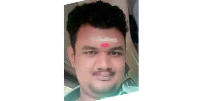മാന്നാനത്ത് കത്തിക്കരിഞ്ഞ ഓട്ടോ റിക്ഷയ്ക്കകത്ത് യുവാവിനെ വെന്തു മരിച്ചനിലയില് കണ്ടെത്തി മാന്നാനത്ത് കത്തിക്കരിഞ്ഞ ഓട്ടോ റിക്ഷയ്ക്കകത്ത് യുവാവിനെ വെന്തു മരിച്ചനിലയില് കണ്ടെത്തി